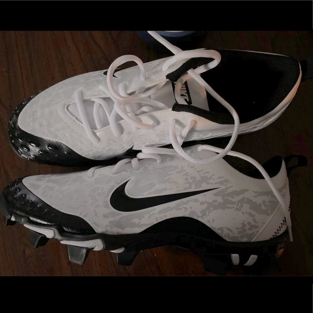 Nike Cleats BRAND NEW without box. Size Women’s 10 or Men’s 8.5